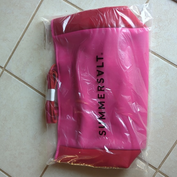 SUMMERSALT Neoprene Beach Tote in Pink/Red - Picture 6 of 7